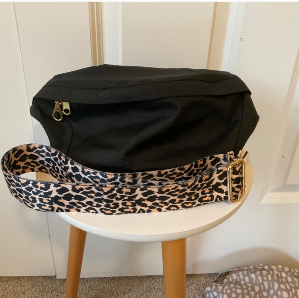 Logan & Lenora Crossbody Bag - Black